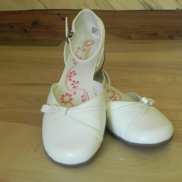 Predictions Shoes - Predictions White Mary Janes Ankle Strap Wm's 7